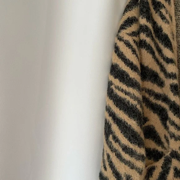 Zebra Print Open Front CardiganNWOT - Picture 5 of 6
